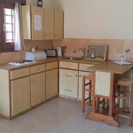 Pelekanos 아파트호텔 피조우리