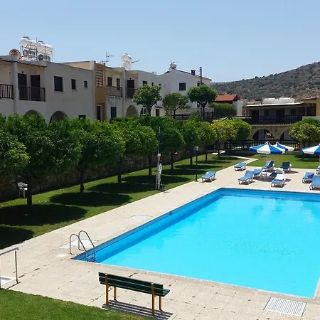 מלון דירות Pelekanos 3*