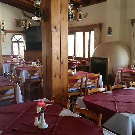 Pelekanos מלון דירות פיסורי