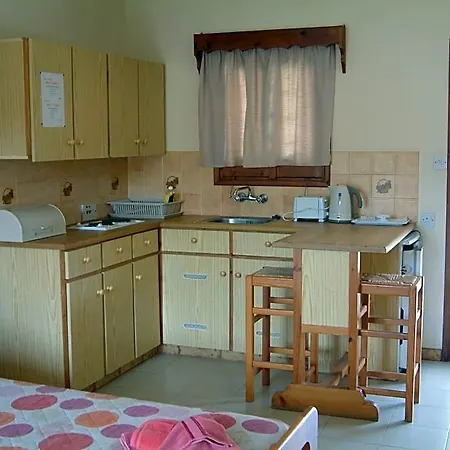 Aparthotel Pelekanos 3*