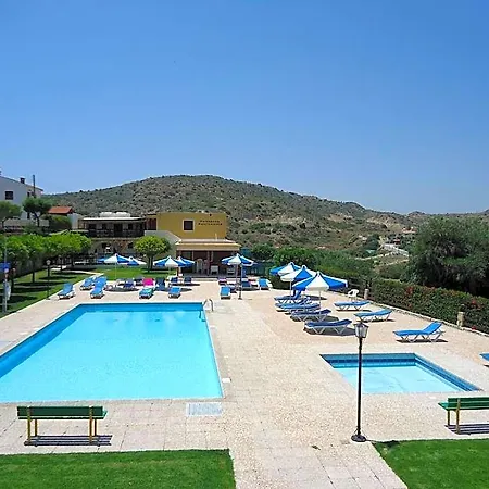 Aparthotel Pelekanos 3*