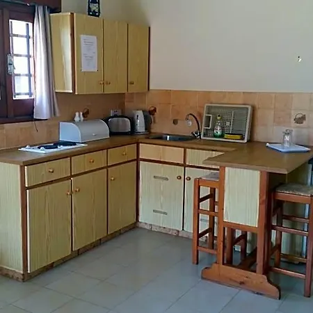 Pelekanos Aparthotel 3*