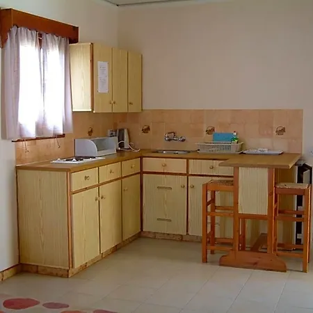 Pelekanos Aparthotel