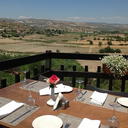 מלון דירות Pelekanos 3*