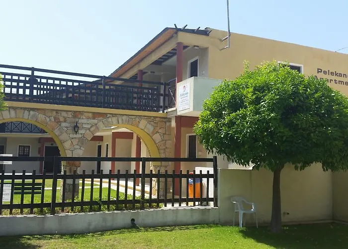 Ξενοδοχείο με διαμερίσματα Pelekanos Πισσούρι