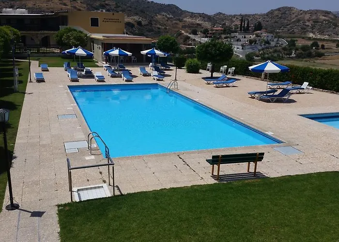 Apartahotel Pelekanos