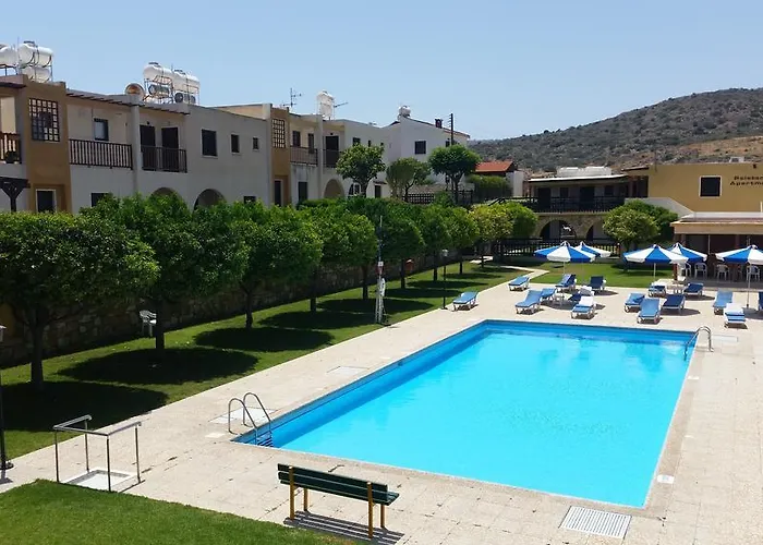 Apartahotel Pelekanos 3*